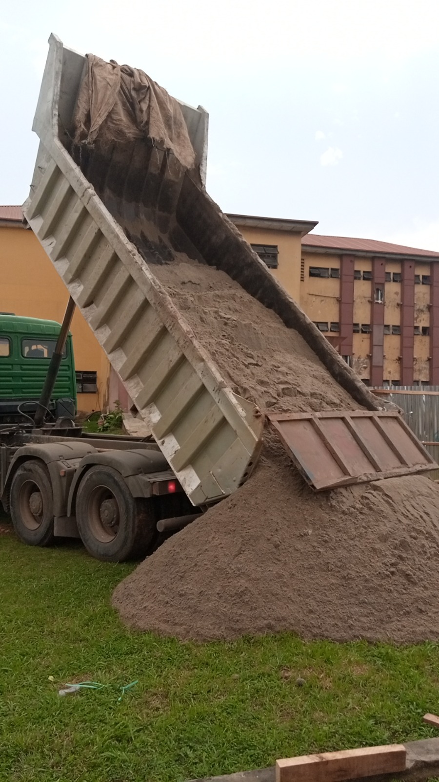 Tipper unloading 20 tonnes of sharp sand at the University of Lagos, Akoka, Yaba