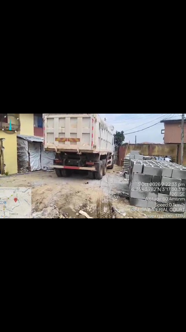 Tipper at the Egbeda construction site during Pamitadz’s ¾-inch down granite delivery